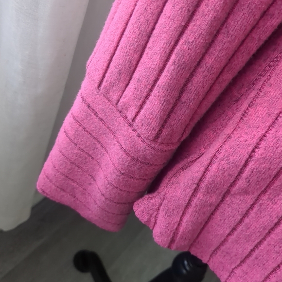 **3/$10** Women's Pink Ribbed Top - Picture 3 of 4